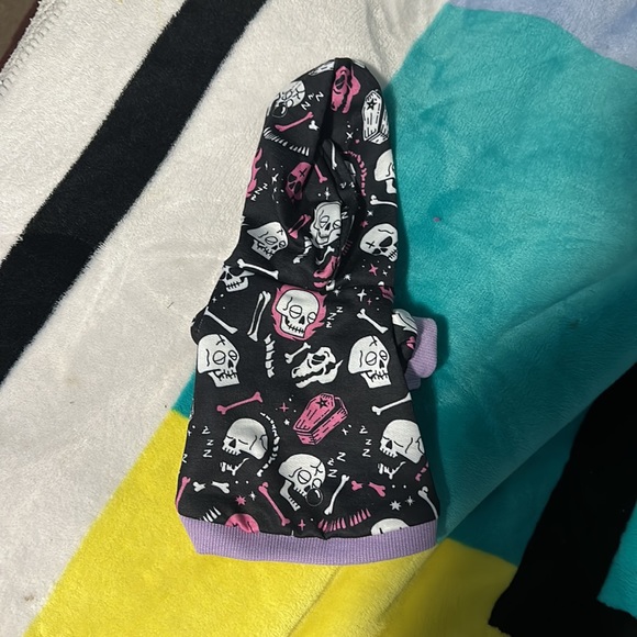 NWOT Skull print hoodie sz XS - Picture 2 of 3